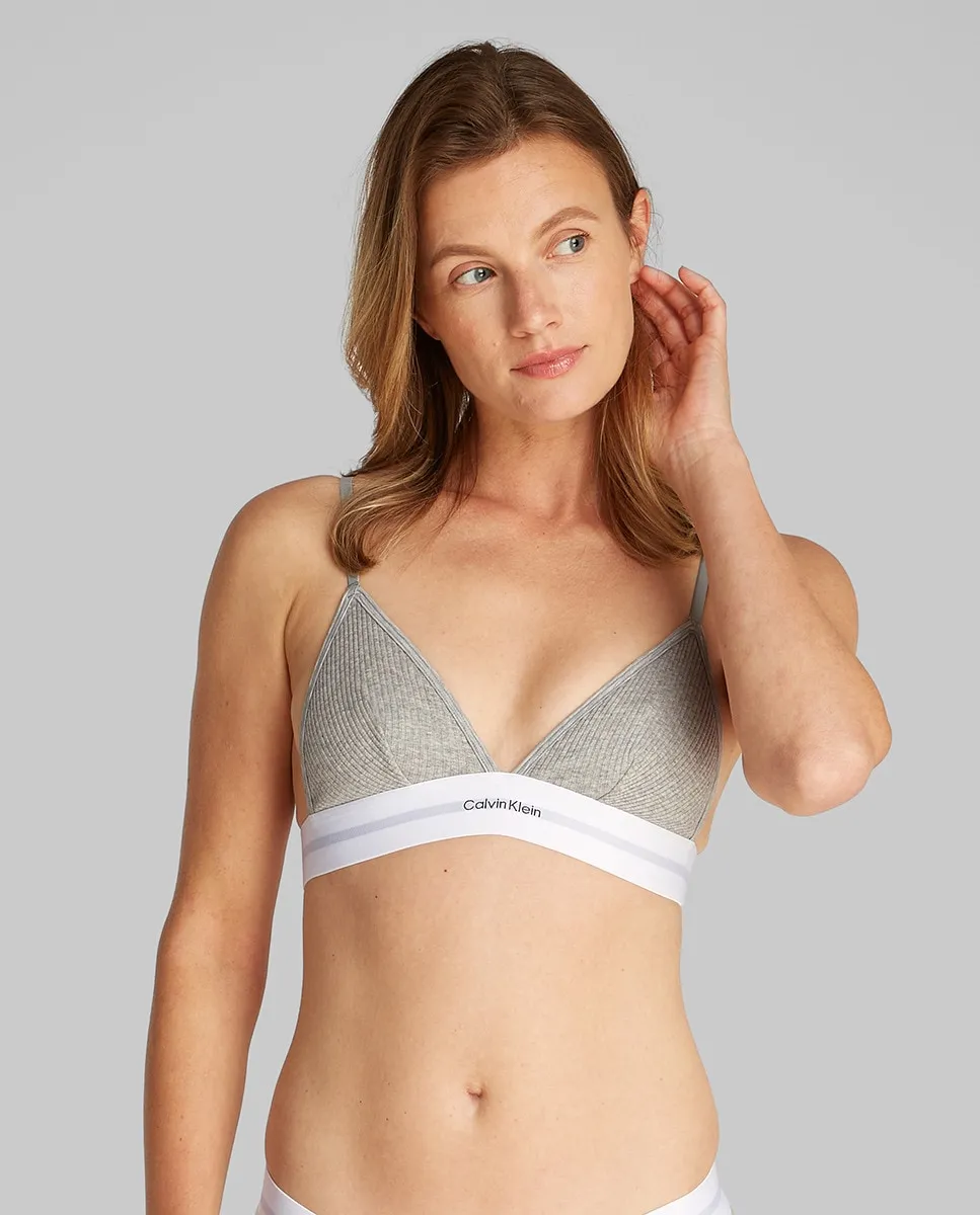 Бюстгальтер с треугольными чашками без вспененного материала MODAL RIB Calvin Klein, светло-серый
Бюстгальтер с треугольными чашками без вспененного материала MODAL RIB Calvin Klein, светло-серый