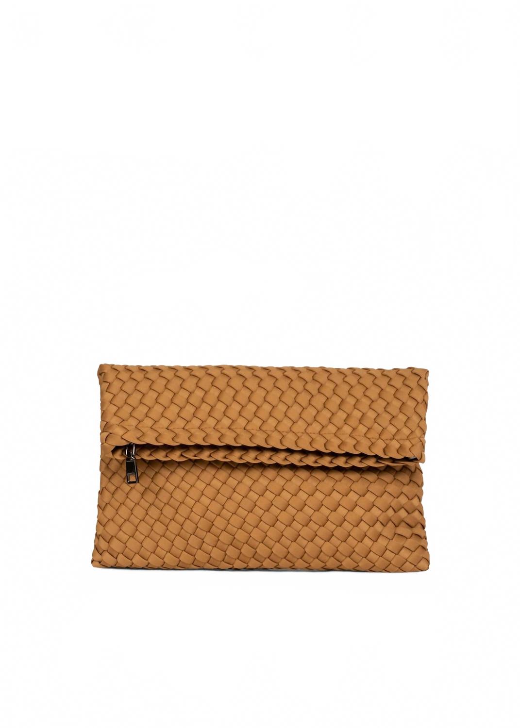 Плетеный клатч Val в верблюжьем цвете HAUTE SHORE, коричневый
Плетеный клатч Val в верблюжьем цвете HAUTE SHORE, коричневый