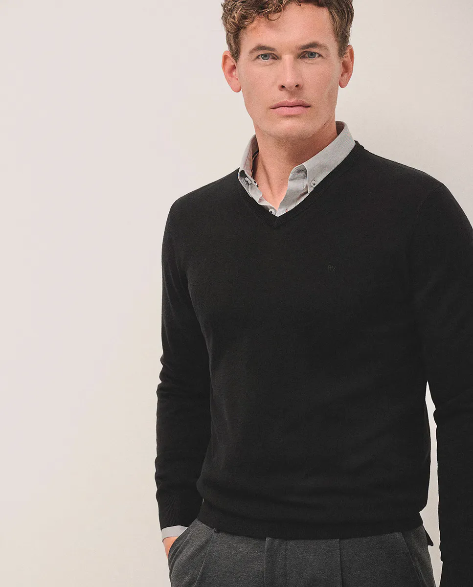 Мужской шерстяной свитер с V-образным вырезом Roberto Verino, чёрный
Мужской шерстяной свитер с V-образным вырезом Roberto Verino, чёрный