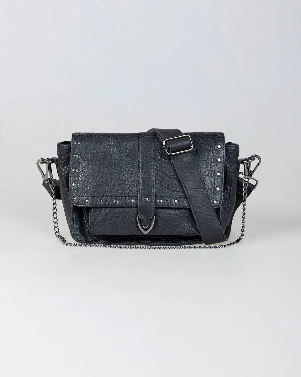 Женская кожаная сумка-бандо с заклепками и клапаном System Action, черный
Женская кожаная сумка-бандо с заклепками и клапаном System Action, черный