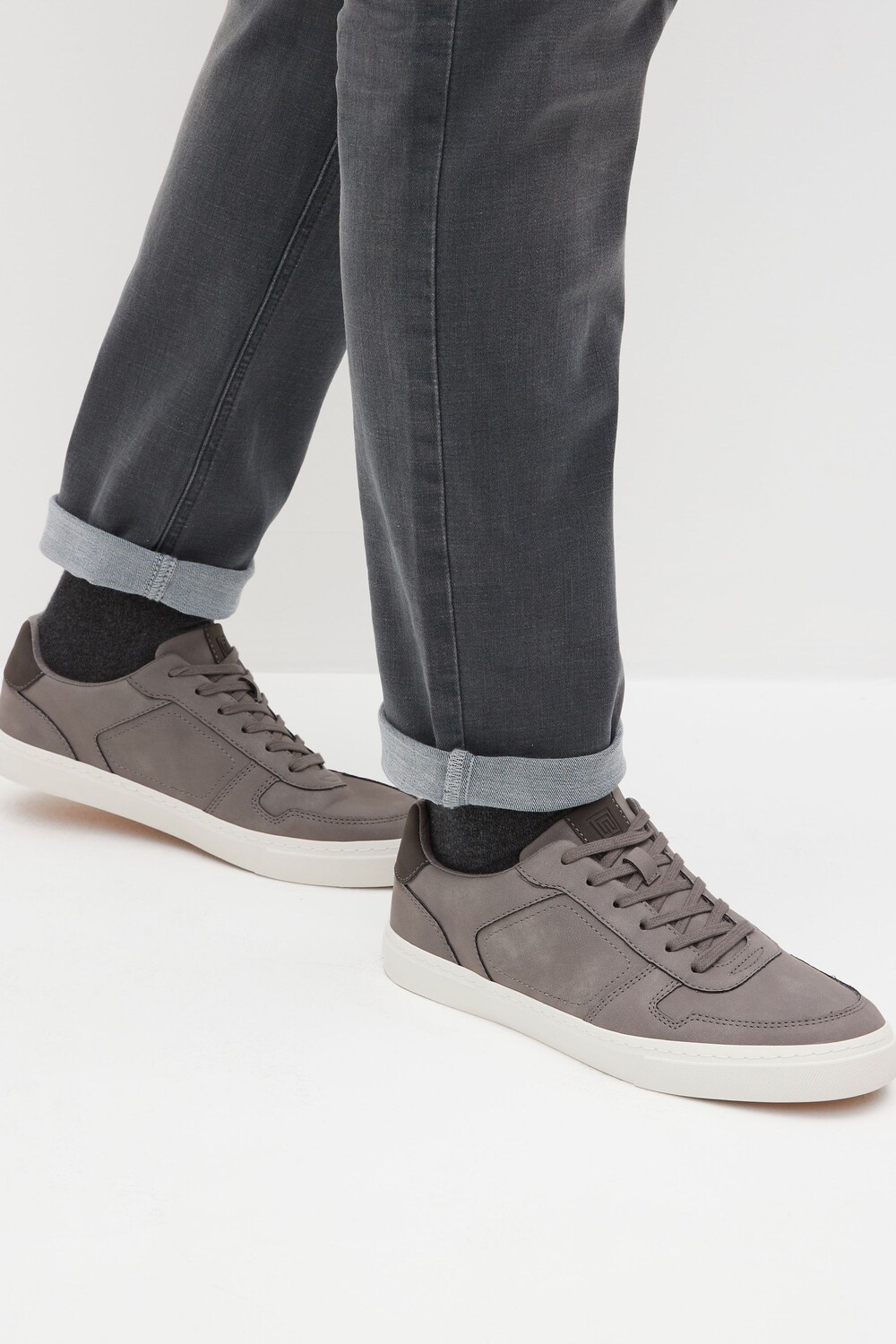 Низкая спортивная обувь Next, серый
Низкая спортивная обувь Next, серый