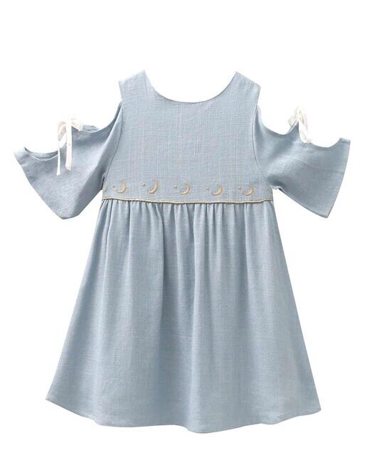 Платье для девочки с деталями на рукавах и вышивкой на талии Dadati, светло-синий
Платье для девочки с деталями на рукавах и вышивкой на талии Dadati, светло-синий