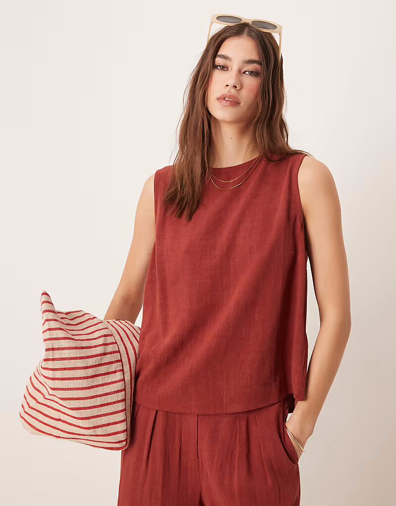 Льняной топ кирпично-красного цвета Asos Design
Льняной топ кирпично-красного цвета Asos Design