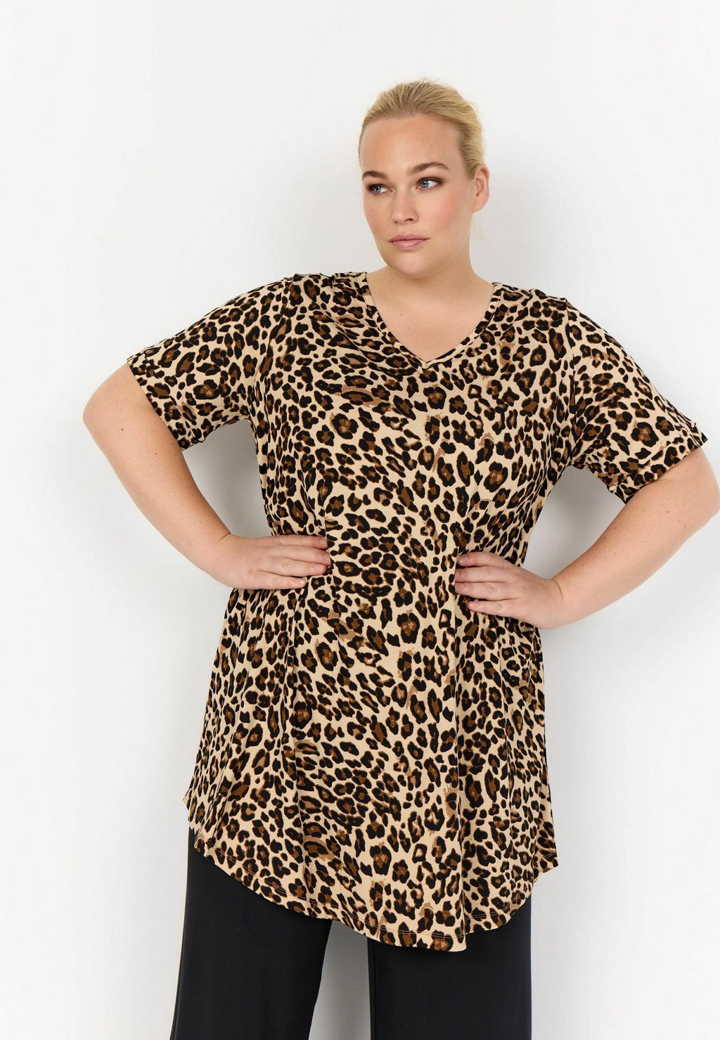 Футболка с принтом WA-MARIA 4 Wasabi Concept, бежевый
Футболка с принтом WA-MARIA 4 Wasabi Concept, бежевый