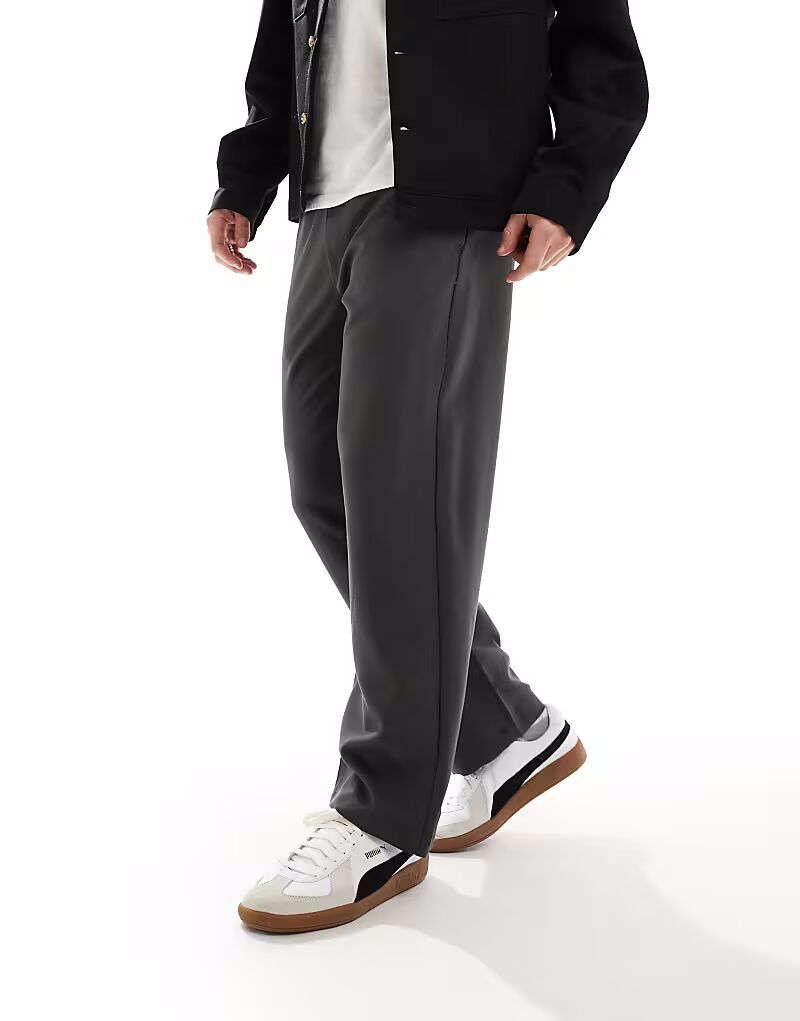 Широкие брюки Bershka строгого кроя в цвете «уголь»
Широкие брюки Bershka строгого кроя в цвете «уголь»