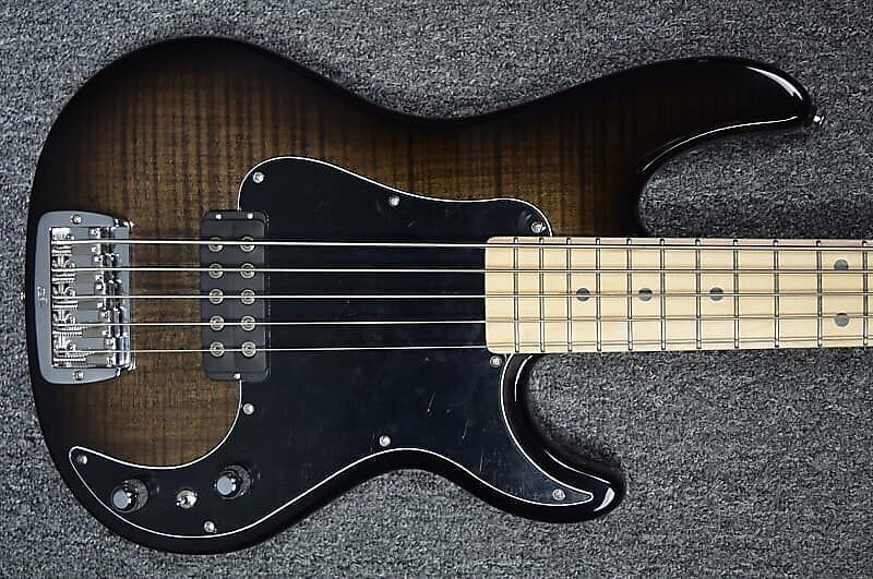 Басс гитара G&L Kiloton 5, Blackburst over Premier Flame Maple Top w/ Maple Board 
Басс гитара G&L Kiloton 5, Blackburst over Premier Flame Maple Top w/ Maple Board