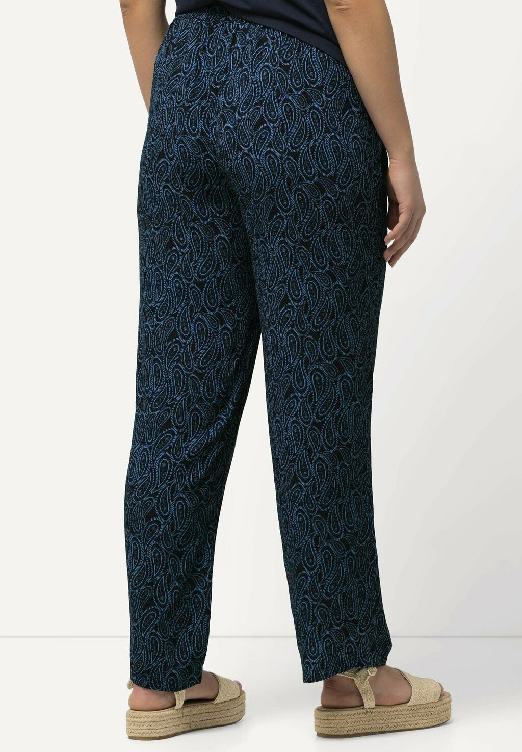 Брюки PAISLEY ELASTIC WAIST Ulla Popken, темно-синий
Брюки PAISLEY ELASTIC WAIST Ulla Popken, темно-синий