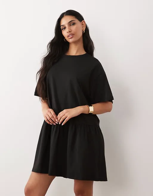 Черное платье-футболка с баской и короткими рукавами ASOS DESIGN
Черное платье-футболка с баской и короткими рукавами ASOS DESIGN