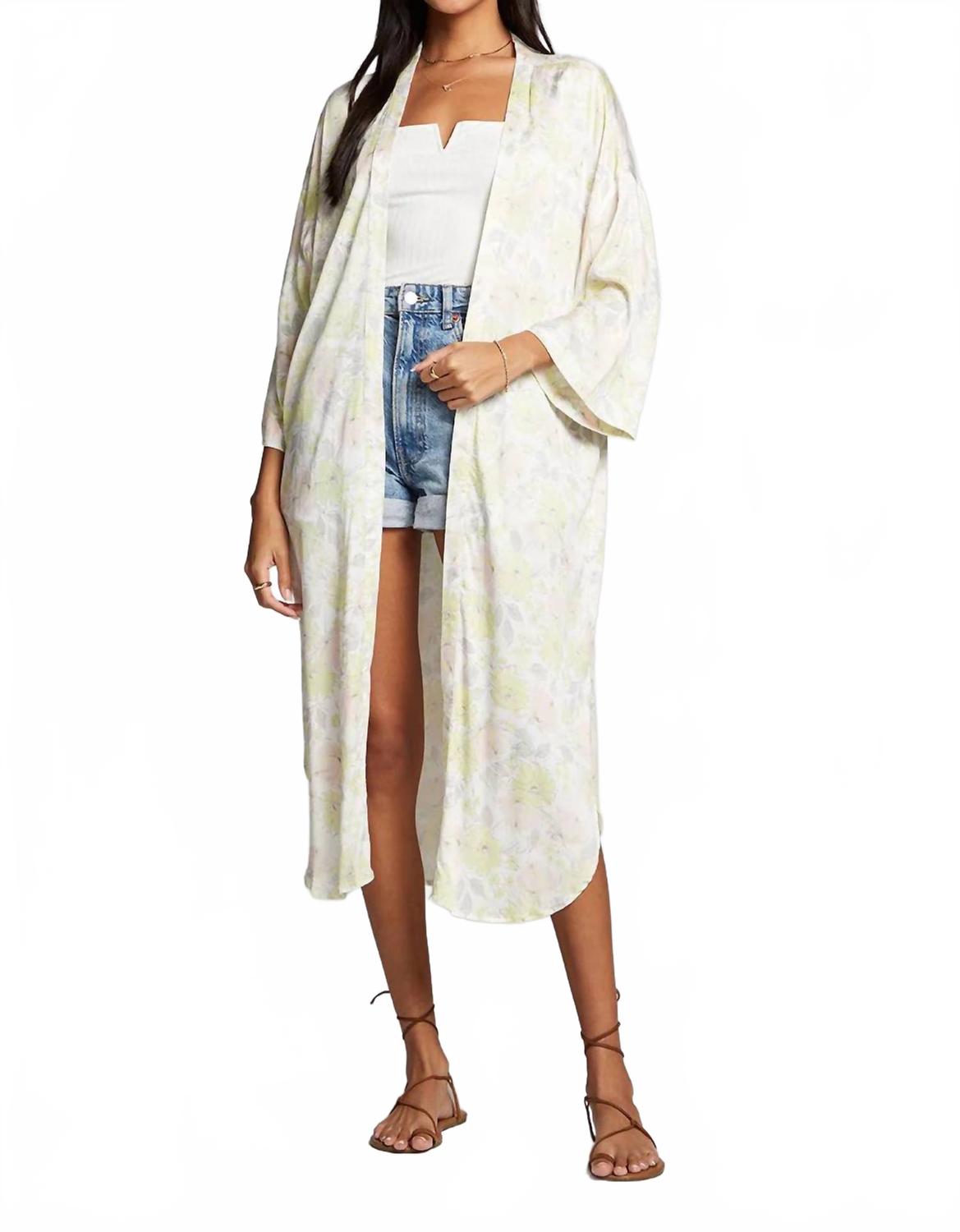 Банки цветочный кимоно в ванильном оттенке Saltwater Luxe, Vanilla
Банки цветочный кимоно в ванильном оттенке Saltwater Luxe, Vanilla