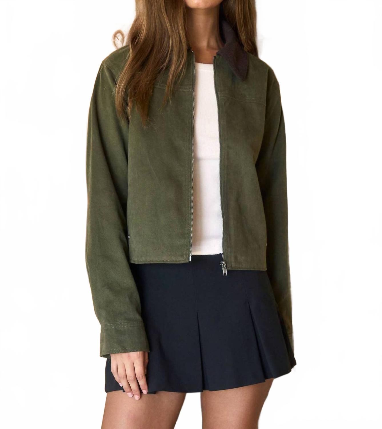 The Workshop Studio Куртка Kenia из вельвета с контрастным воротником и застежкой-молнией, оливкового цвета
The Workshop Studio Куртка Kenia из вельвета с контрастным воротником и застежкой-молнией, оливкового цвета