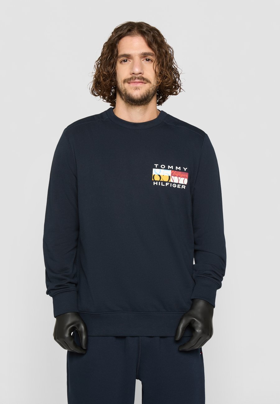 Толстовка Tommy Hilfiger COLOUR FLAG UNISEX, Desert Sky/Dark Blue
Толстовка Tommy Hilfiger COLOUR FLAG UNISEX, Desert Sky/Dark Blue