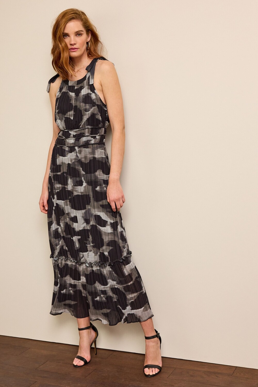 Плиссированное платье макси без рукавов с завязками на плечах Next, черный
Плиссированное платье макси без рукавов с завязками на плечах Next, черный