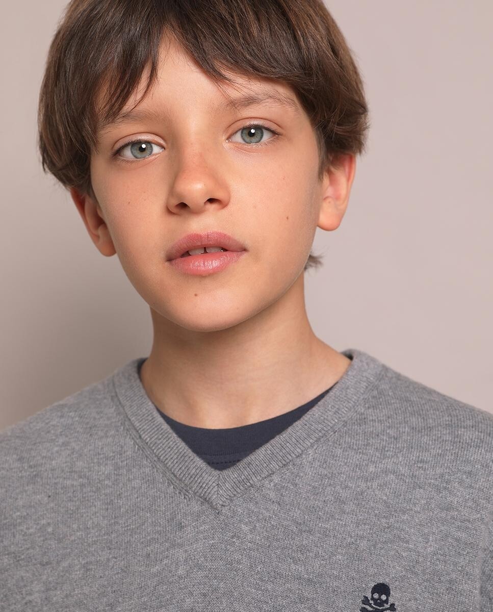 Свитер с V-образным вырезом и вышивкой Scalpers, серый
Свитер с V-образным вырезом и вышивкой Scalpers, серый