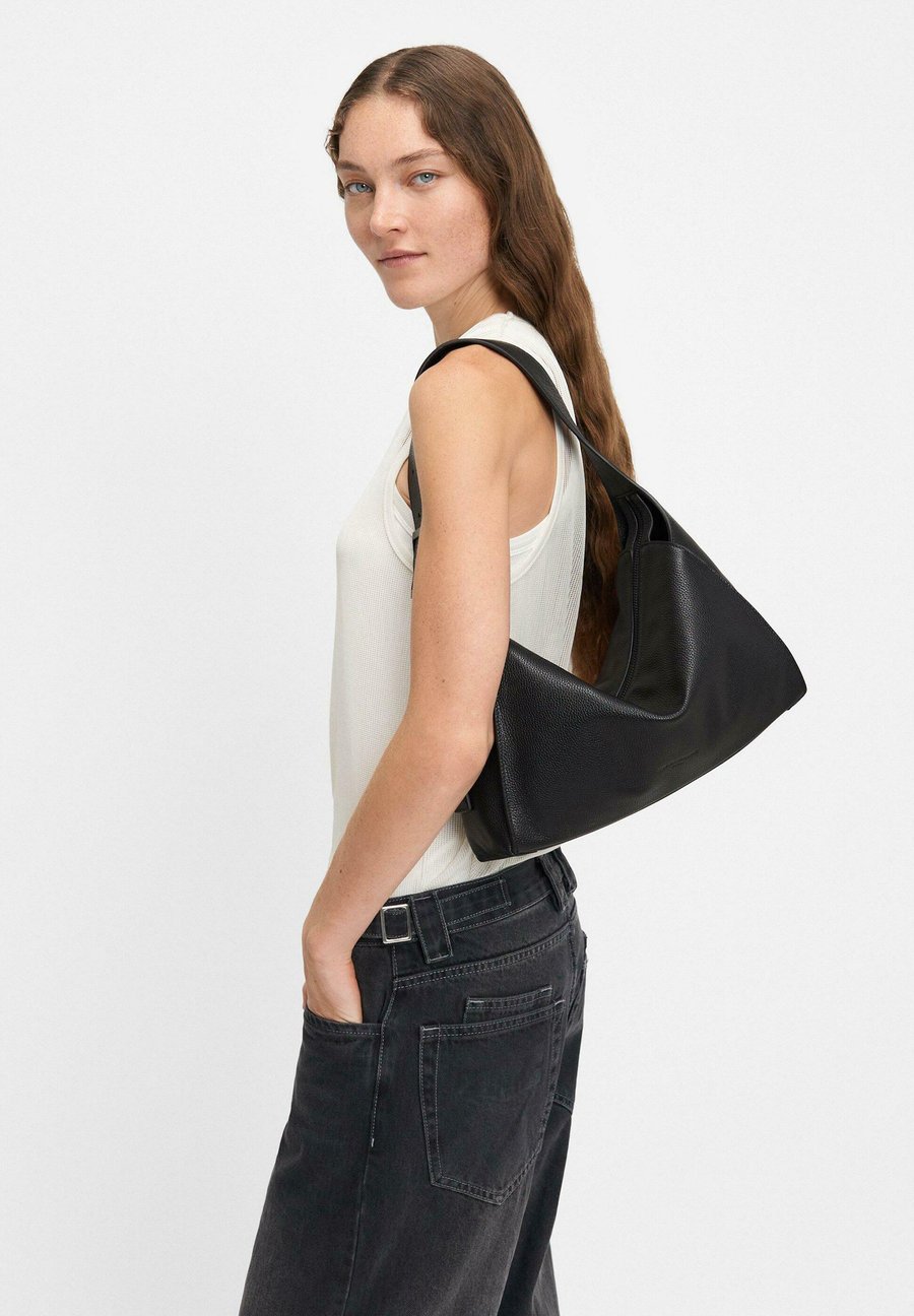 Сумка Liebeskind Berlin Handbag, Schwarz/Black
Сумка Liebeskind Berlin Handbag, Schwarz/Black