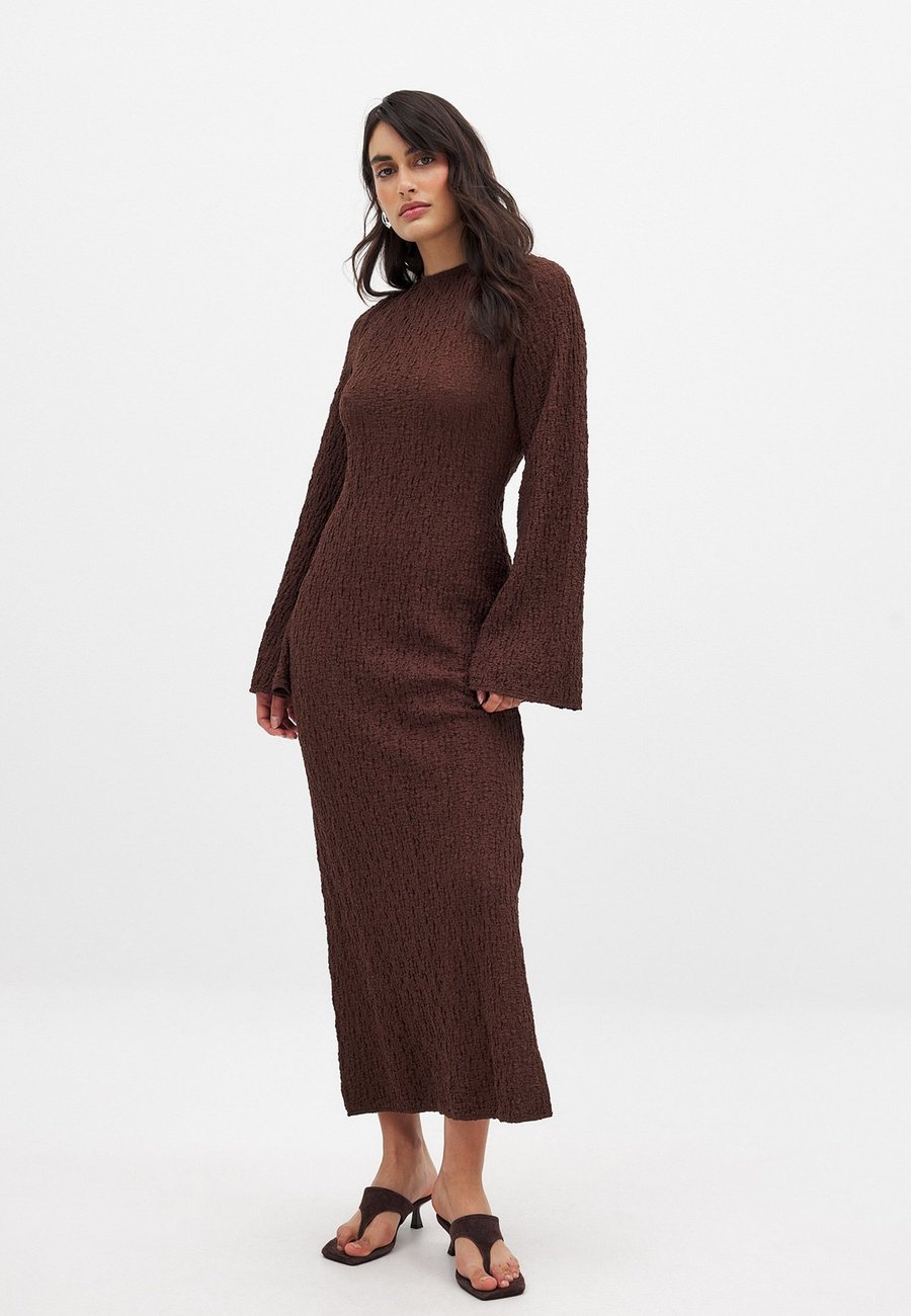 Платье NA-KD STRUCTURED OPEN BACK, Brown
Платье NA-KD STRUCTURED OPEN BACK, Brown