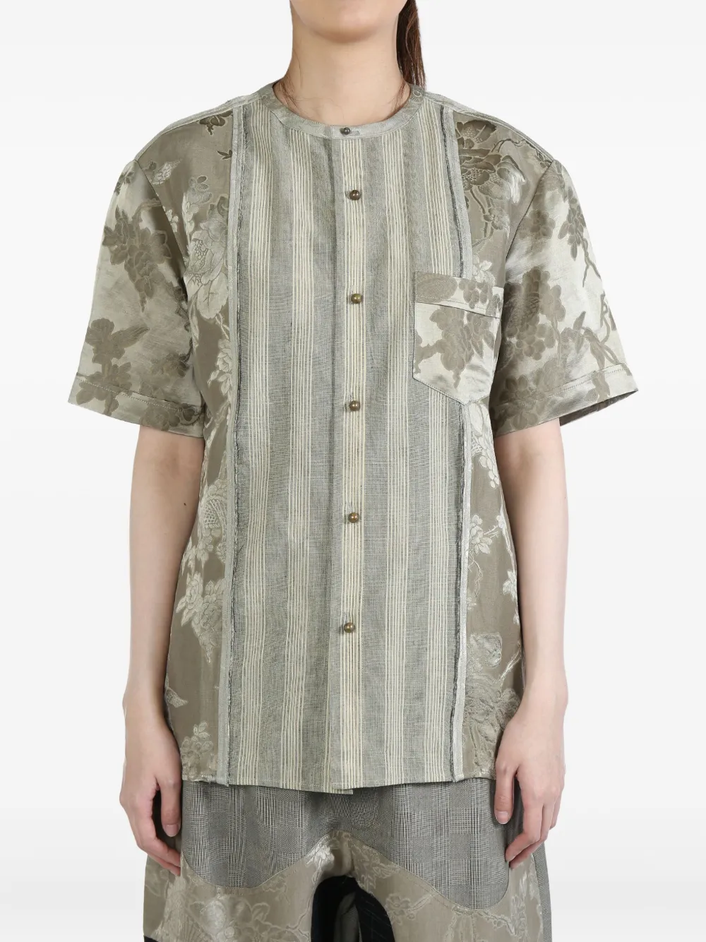 Полосатая рубашка с цветочным принтом и короткими рукавами COMMUNS, серый
Полосатая рубашка с цветочным принтом и короткими рукавами COMMUNS, серый