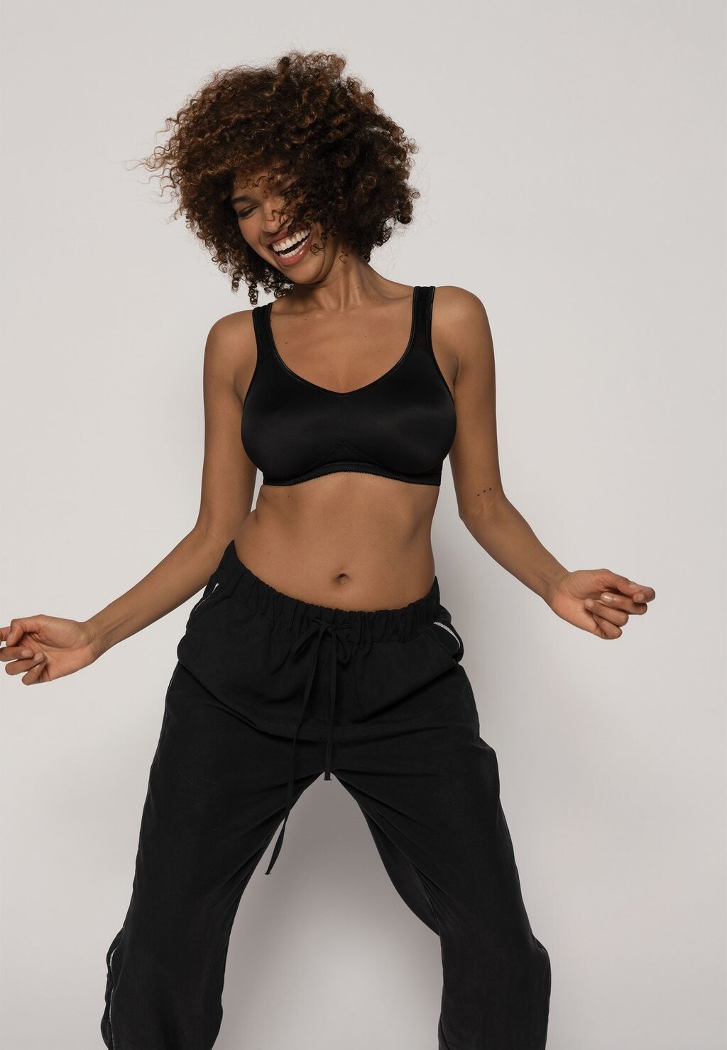 Спортивный бюстгальтер DORINA, черный
Спортивный бюстгальтер DORINA, черный