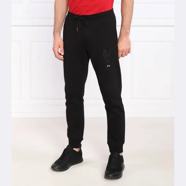 Спортивные брюки стандартного кроя Armani Exchange, черный
Спортивные брюки стандартного кроя Armani Exchange, черный