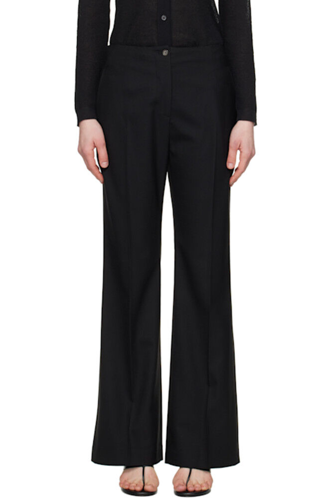 Черные брюки прямого кроя AMOMENTO
Черные брюки прямого кроя AMOMENTO