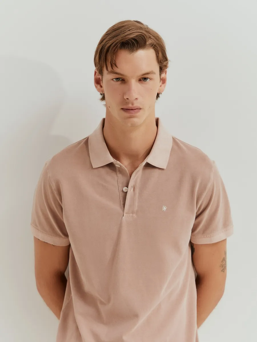 Мужская футболка-поло с короткими рукавами и приталенным кроем розового цвета, окрашенная после пошива Lion of Porches
Мужская футболка-поло с короткими рукавами и приталенным кроем розового цвета, окрашенная после пошива Lion of Porches