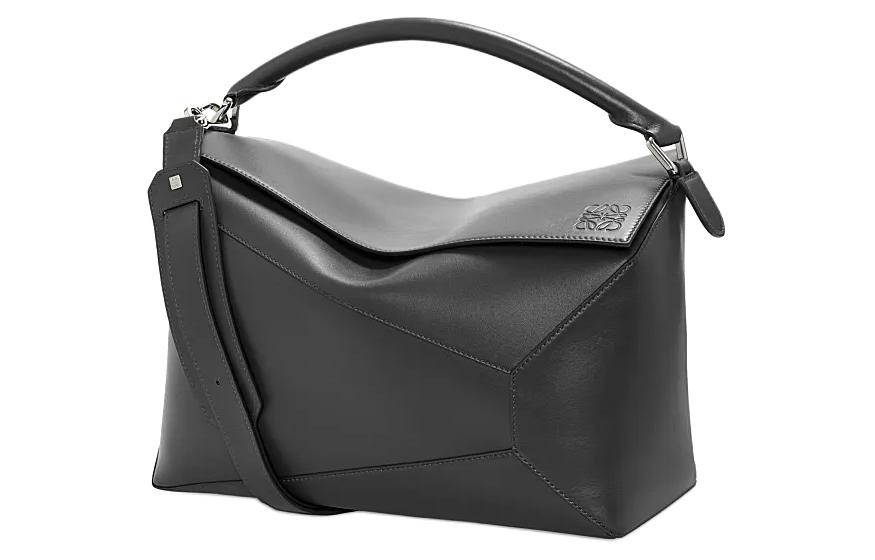 Loewe Сумка-мессенджер Puzzle из блестящей коровьей кожи, мужская, черная
Loewe Сумка-мессенджер Puzzle из блестящей коровьей кожи, мужская, черная