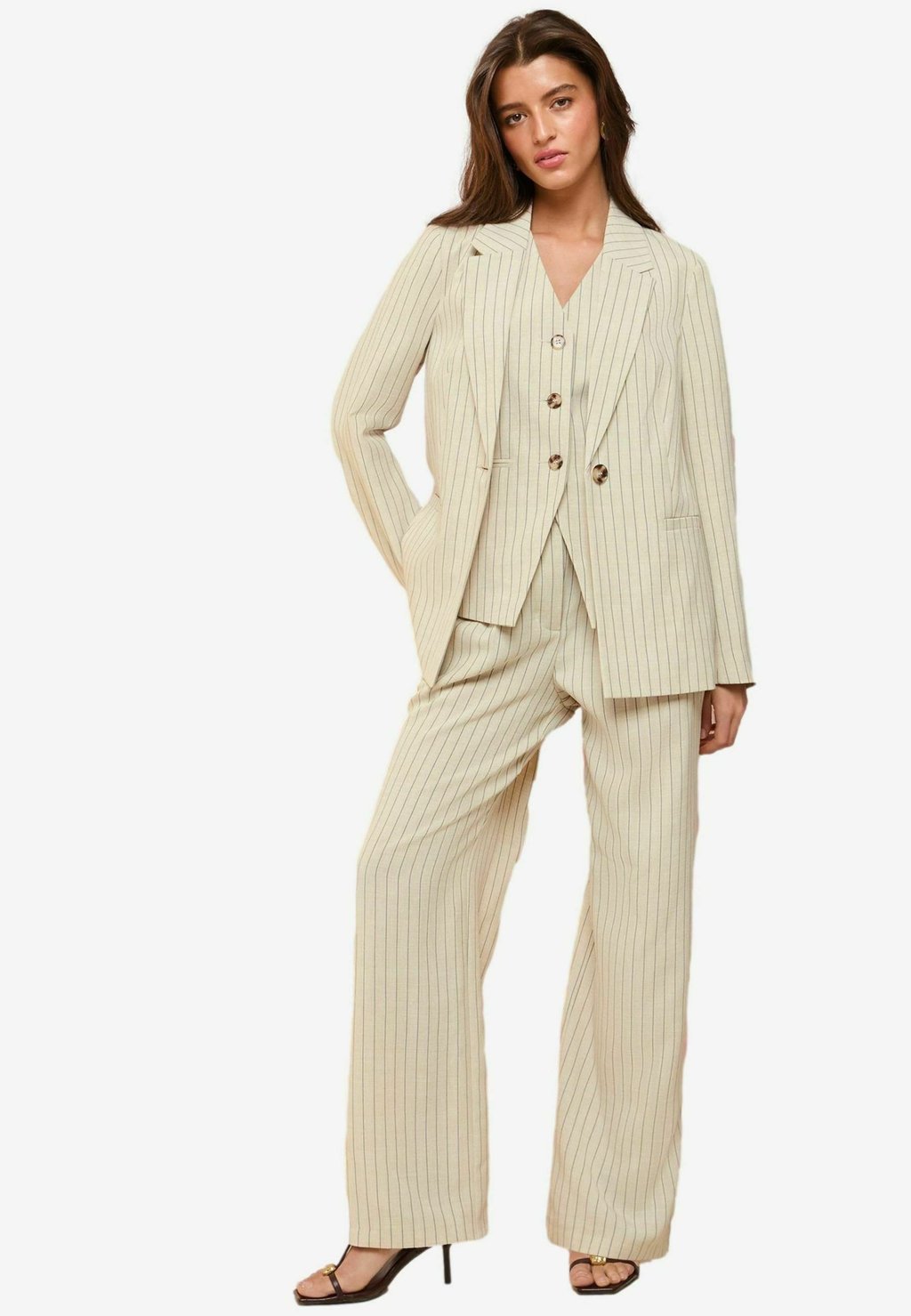 Короткое пальто Friends Like These, бежевый
Короткое пальто Friends Like These, бежевый