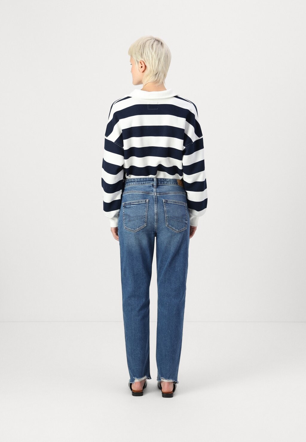 Джинсы прямого кроя MOM JEANS American Eagle, темно-синий деним
Джинсы прямого кроя MOM JEANS American Eagle, темно-синий деним