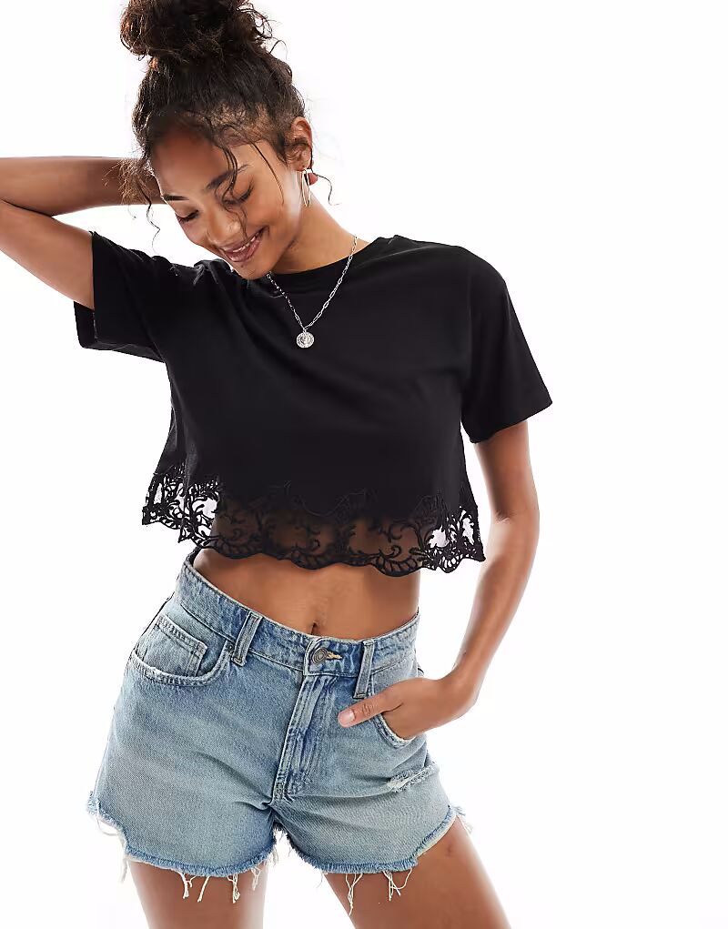 Футболка Miss Selfridge с короткими рукавами и кружевным подолом черного цвета
Футболка Miss Selfridge с короткими рукавами и кружевным подолом черного цвета