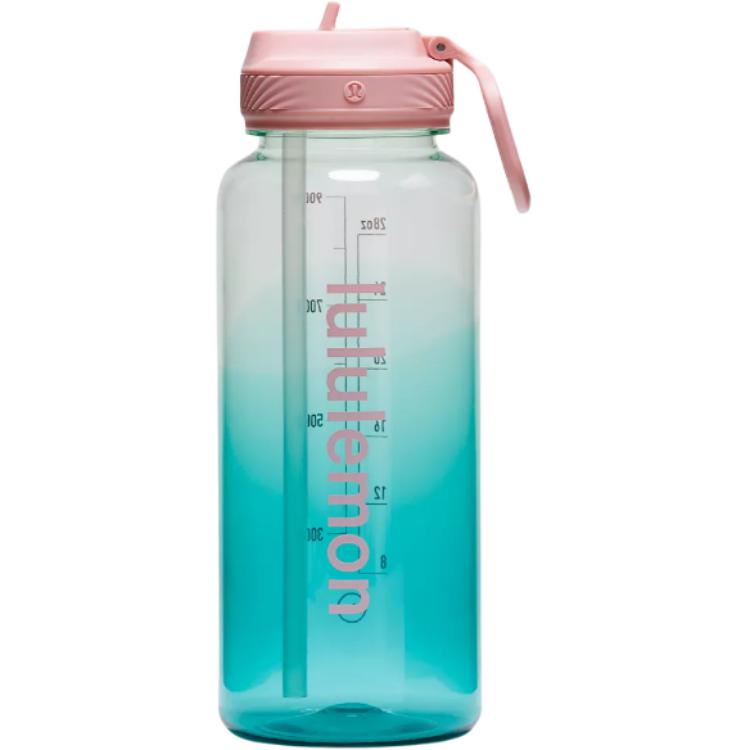 Lululemon Пластиковые стаканы для воды lake blue 946 мл
Lululemon Пластиковые стаканы для воды lake blue 946 мл