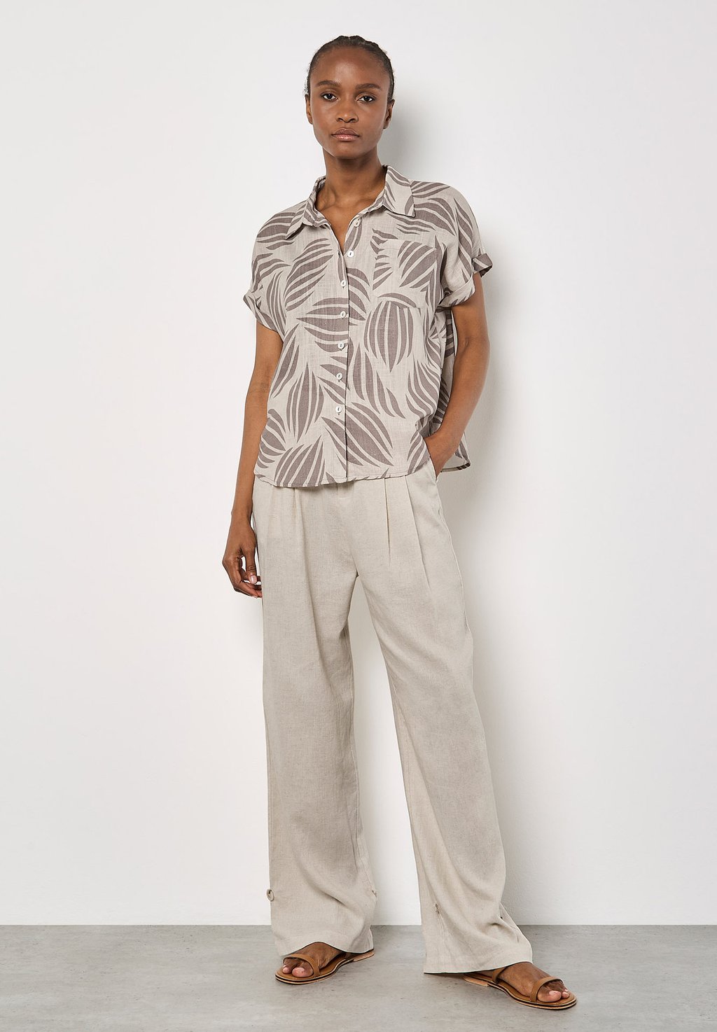 Блузка на пуговицах SHELL PRINT Apricot, цвет Stone
Блузка на пуговицах SHELL PRINT Apricot, цвет Stone