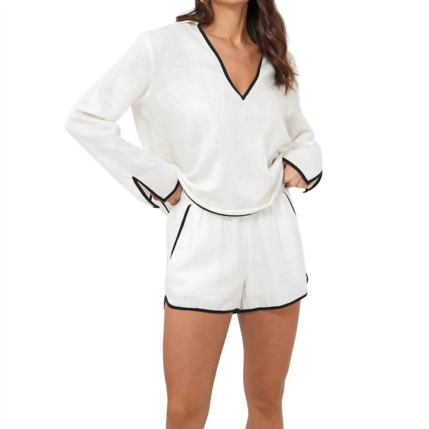 Дневной леновый топ в белом цвете GREYLIN
Дневной леновый топ в белом цвете GREYLIN