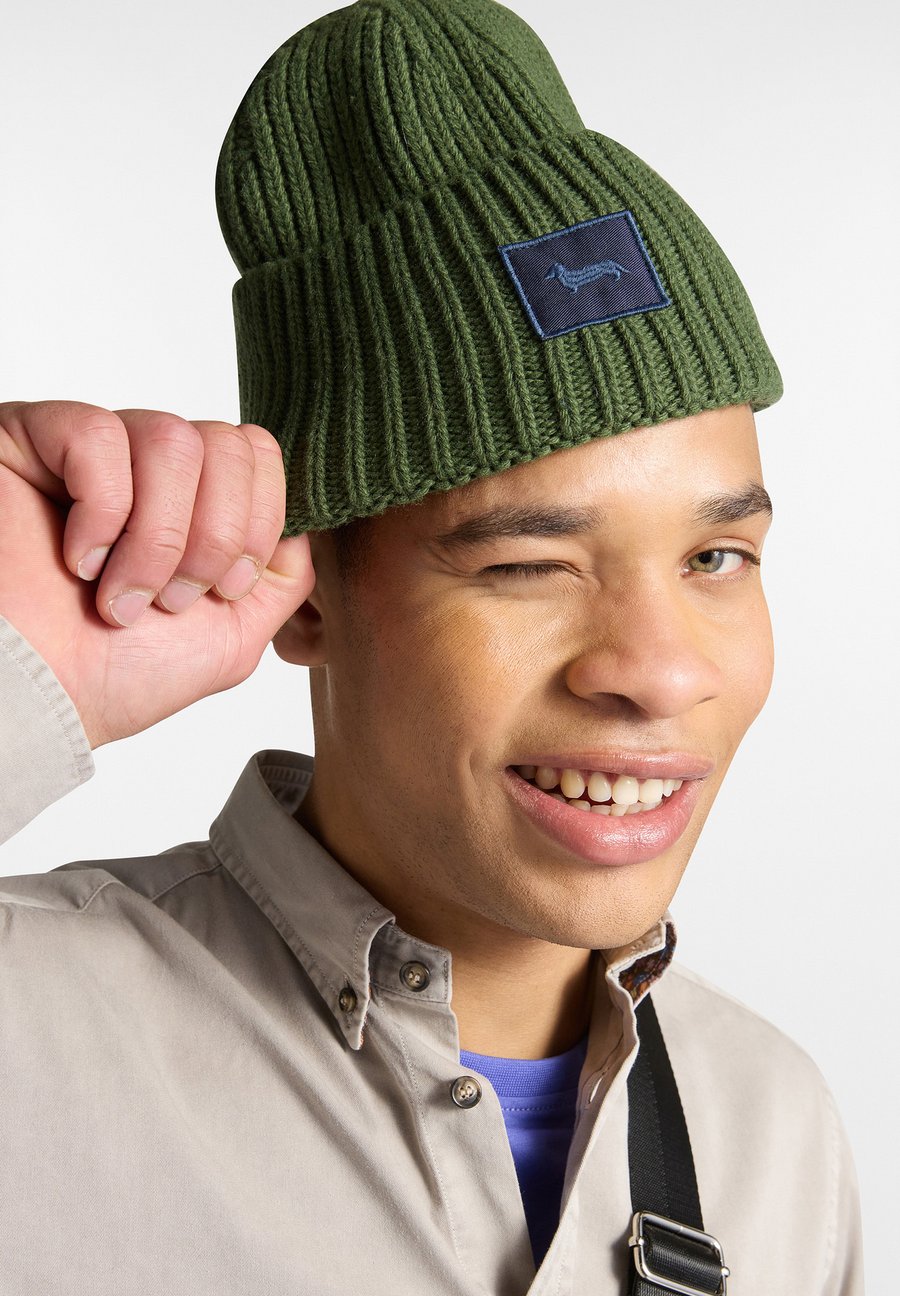 Шапка Harmont & Blaine CON PATCH, Verde/Green
Шапка Harmont & Blaine CON PATCH, Verde/Green