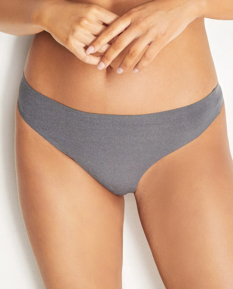 Однотонные стринги с полосатой текстурой Selmark, серый
Однотонные стринги с полосатой текстурой Selmark, серый