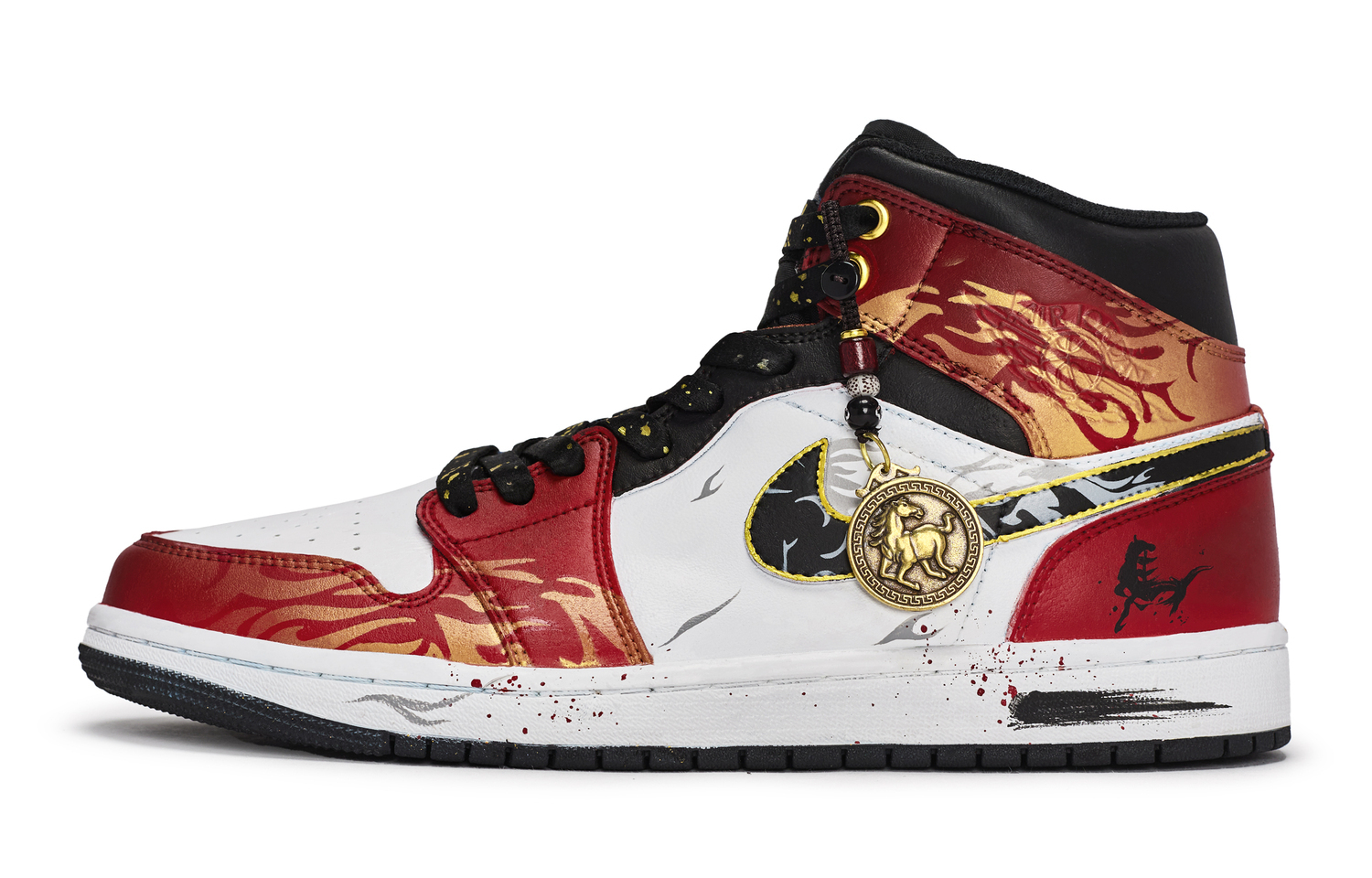 Air 1 811 Manufacturing, Flying Phoenix мид-топ винтажные баскетбольные кроссовки унисекс Black White Red Gold Jordan, черный белый красный золотой
Air 1 811 Manufacturing, Flying Phoenix мид-топ винтажные баскетбольные кроссовки унисекс Black White Red Gold Jordan, черный белый красный золотой