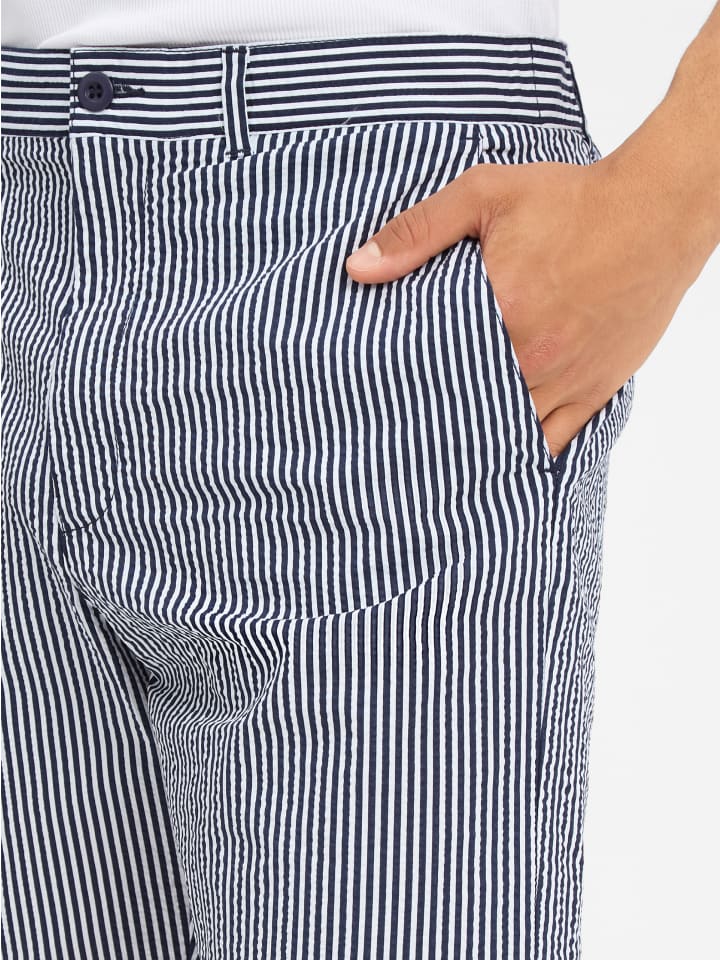 Шорты темно-синего и белого цветов Nils Sundström
Шорты темно-синего и белого цветов Nils Sundström