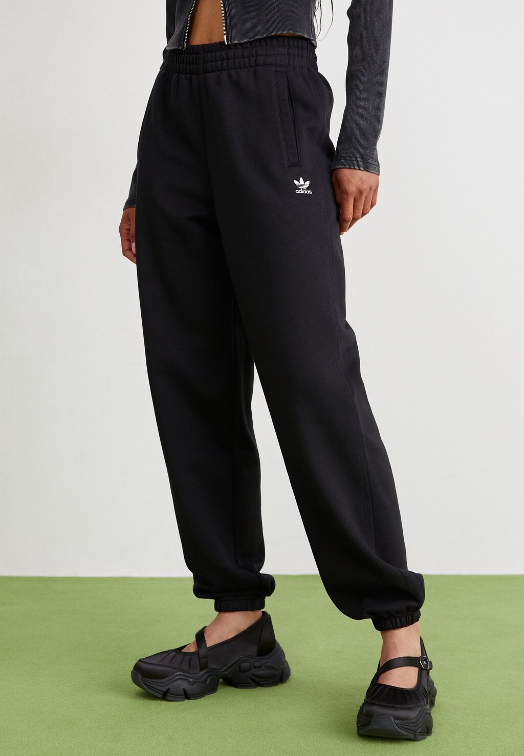 Спортивные штаны ESSENTIALS FLEECE LOOSE adidas, черный
Спортивные штаны ESSENTIALS FLEECE LOOSE adidas, черный