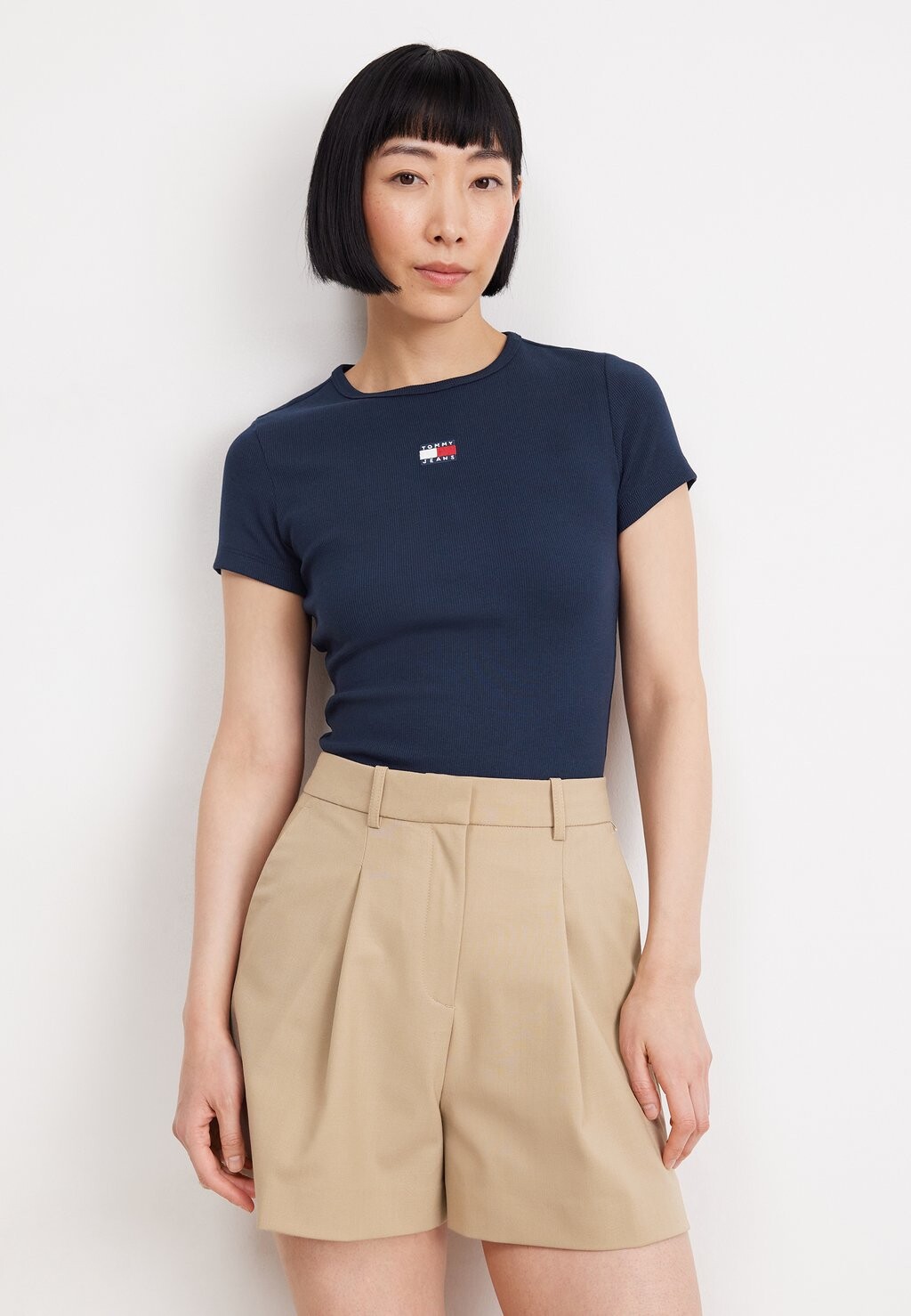 Футболка с принтом Slim Badge Tee Tommy Jeans, цвет dark night navy, Синий, Футболка с принтом Slim Badge Tee Tommy Jeans, цвет dark night navy
Футболка с принтом Slim Badge Tee Tommy Jeans, цвет dark night navy, Синий, Футболка с принтом Slim Badge Tee Tommy Jeans, цвет dark night navy