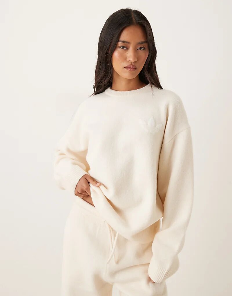 Вязаный джемпер Adidas Originals кремового цвета
Вязаный джемпер Adidas Originals кремового цвета