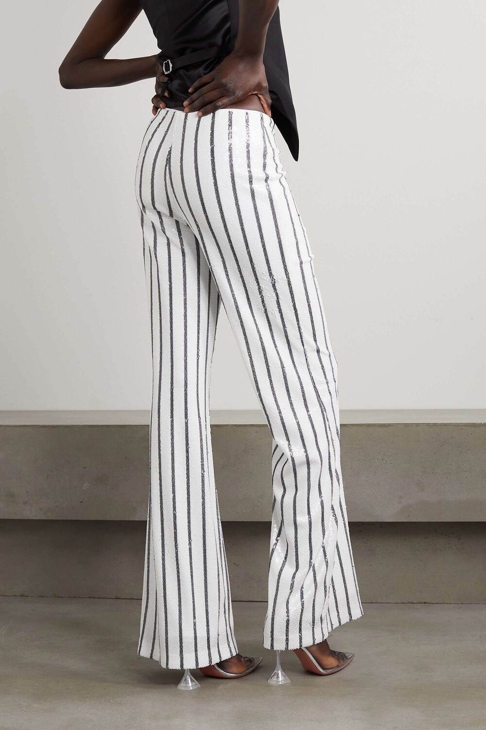 L'AGENCE Узкие брюки из крепа в сапфировую полоску с пайетками, белый
L'AGENCE Узкие брюки из крепа в сапфировую полоску с пайетками, белый