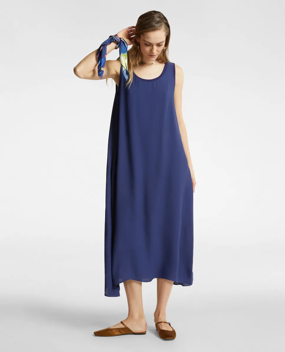 Платье с канелюрованными краями из удобного вискозного крепа Elena Miró, синий
Платье с канелюрованными краями из удобного вискозного крепа Elena Miró, синий