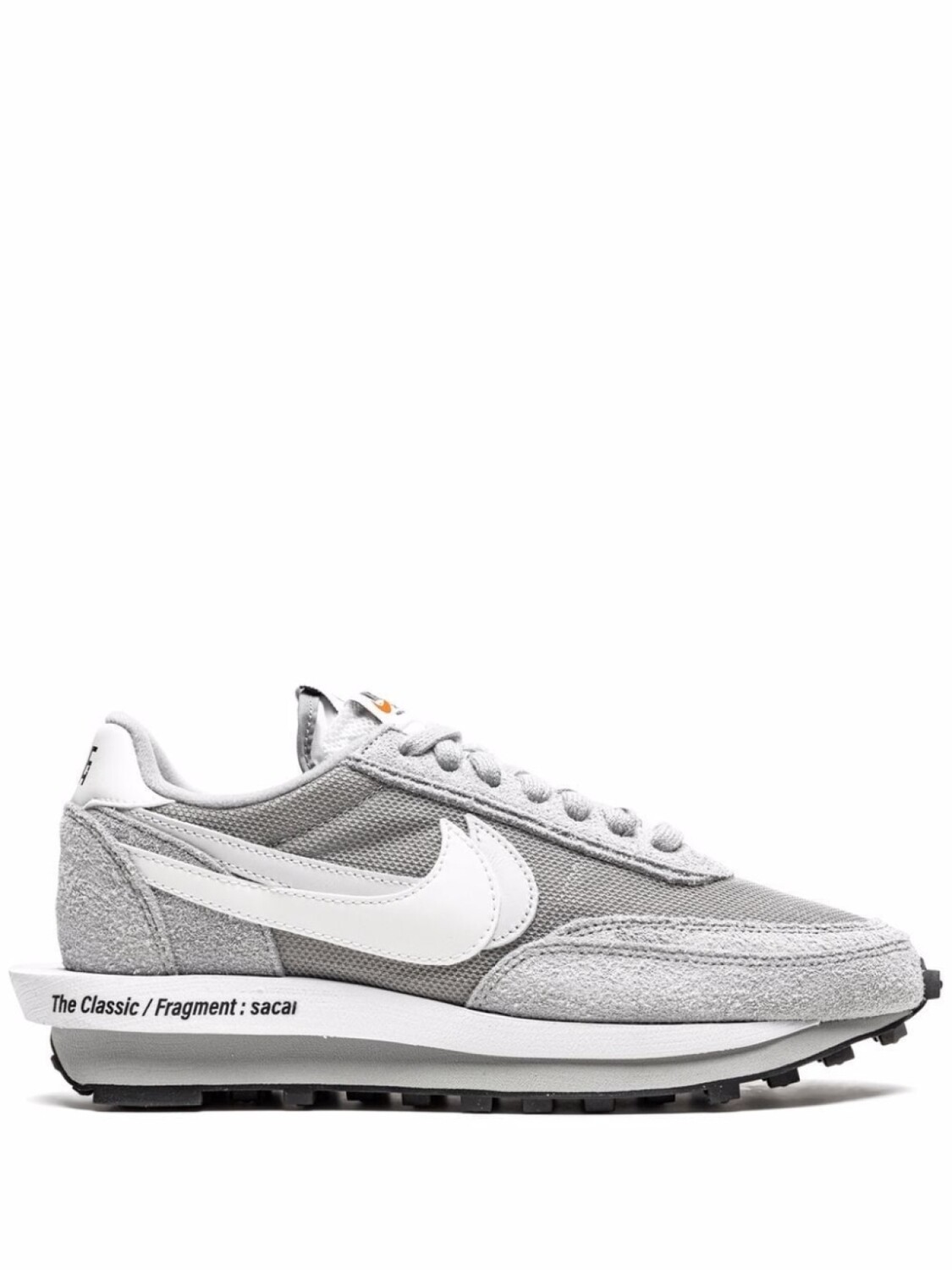 Кроссовки LDWaffle из коллаборации с Sacai и Fragments Nike, серый
Кроссовки LDWaffle из коллаборации с Sacai и Fragments Nike, серый