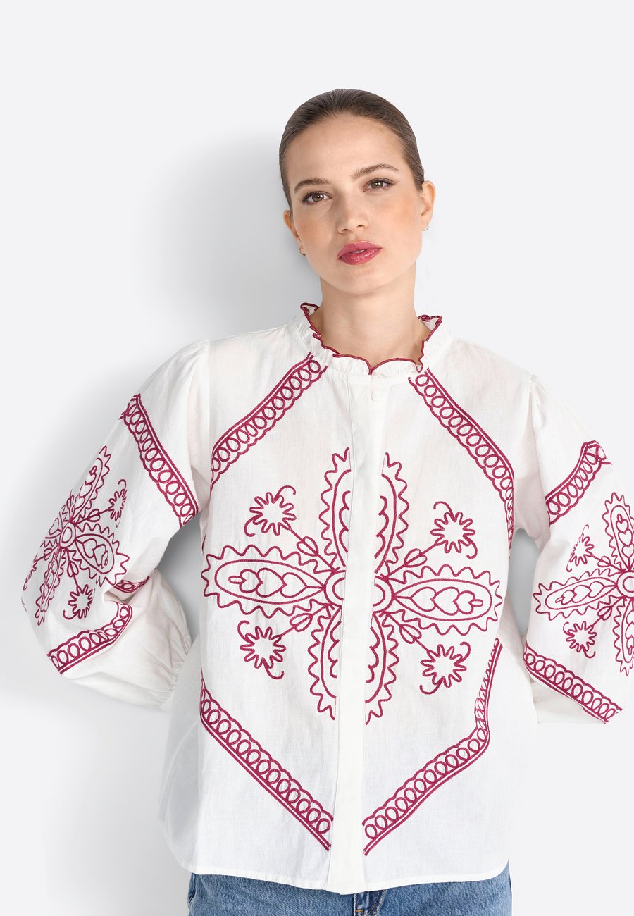 Блуза Rich & Royal Blouse, White
Блуза Rich & Royal Blouse, White