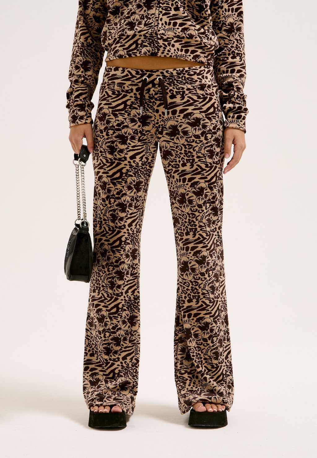 Спортивные штаны JUICY HIBISCUS CRYSTAL LISA LOW RISE Juicy Couture, коричневый 
Спортивные штаны JUICY HIBISCUS CRYSTAL LISA LOW RISE Juicy Couture, коричневый