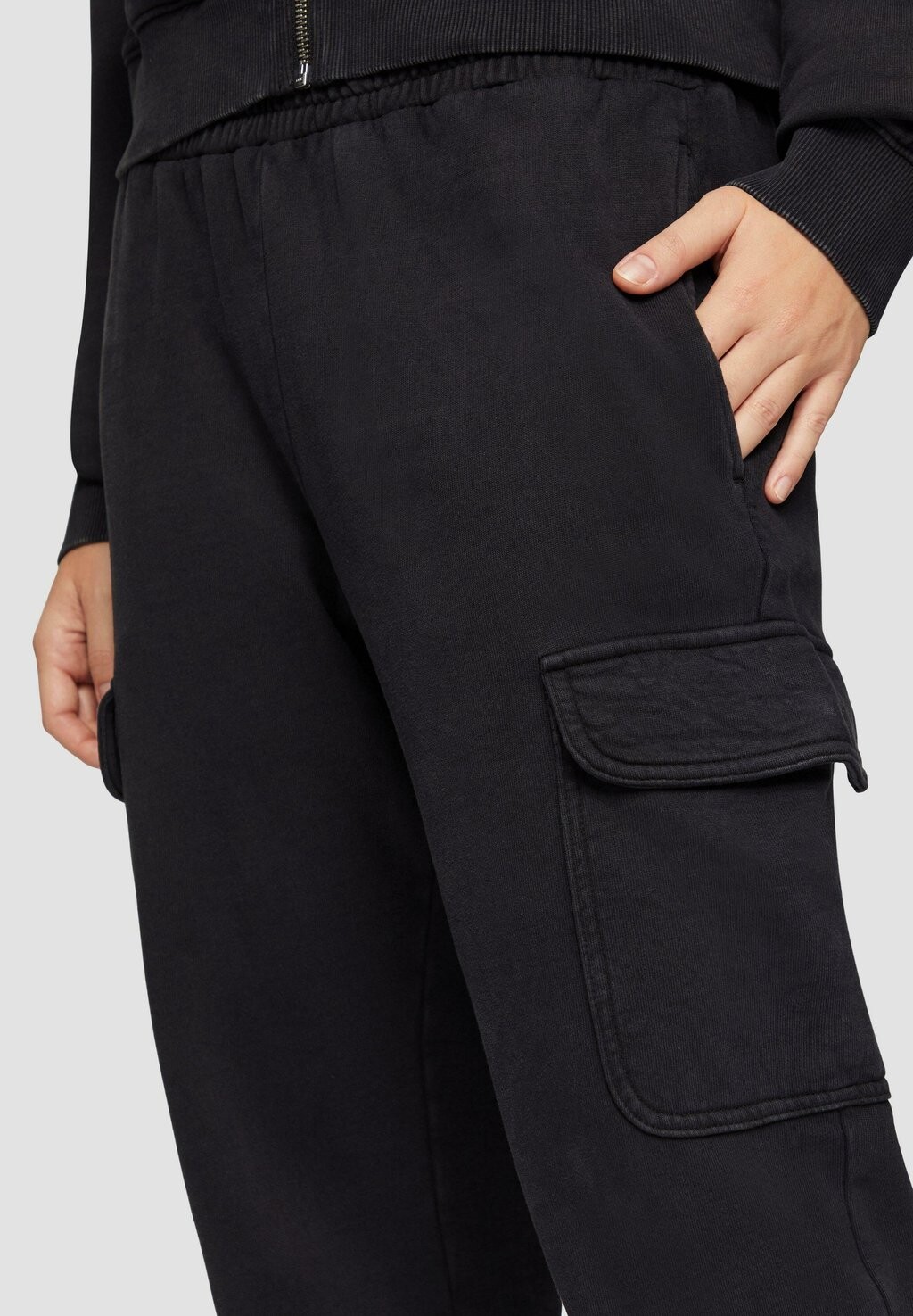 Спортивные брюки MIT CARGO-TASCHEN UND WASCHUNG QS, черный
Спортивные брюки MIT CARGO-TASCHEN UND WASCHUNG QS, черный