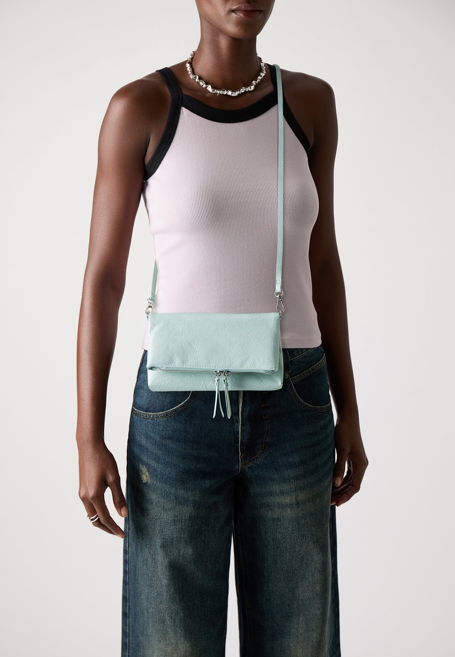 Сумка PARFOIS CROSSBODY BAG POCKET , Blue
Сумка PARFOIS CROSSBODY BAG POCKET , Blue