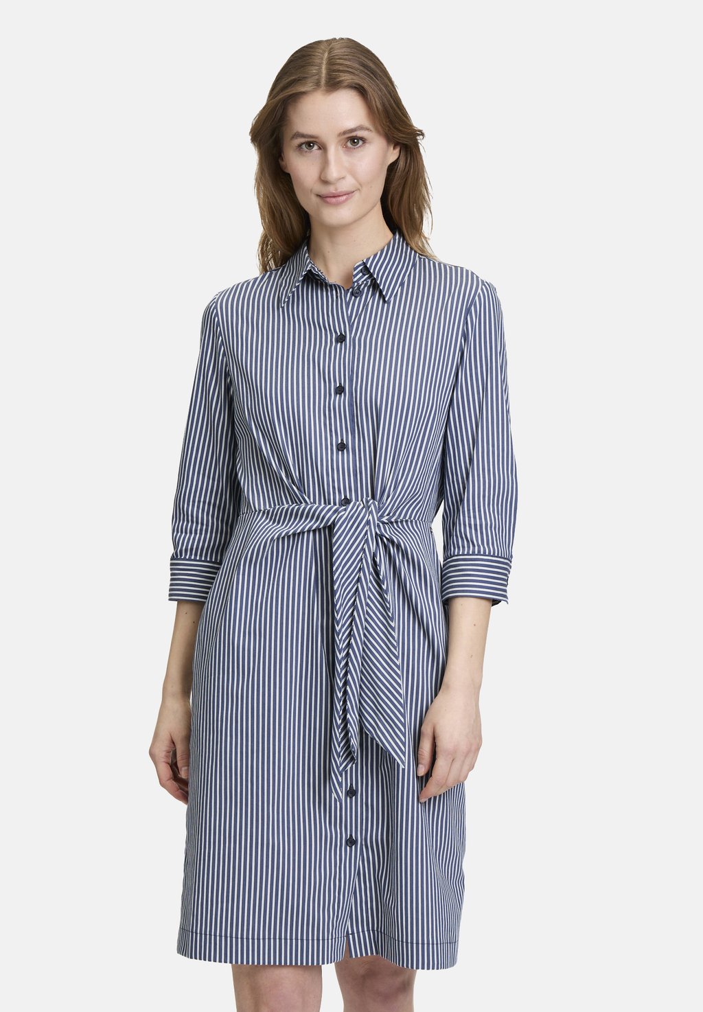 Платье-рубашка MIT EINGRIFFTASCHEN Betty & Co, синий
Платье-рубашка MIT EINGRIFFTASCHEN Betty & Co, синий