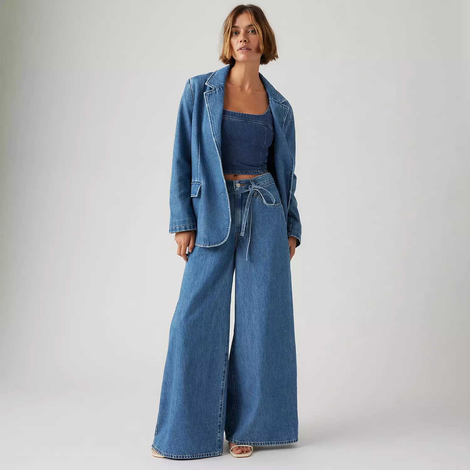 Женские джинсы XL Superwide Levi's, цвет Cause And Effect - Medium Wash
Женские джинсы XL Superwide Levi's, цвет Cause And Effect - Medium Wash