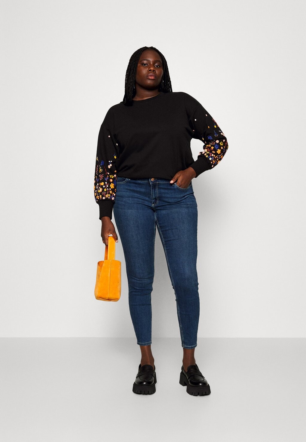 Джинсы облегающие VMSELA SHAPE Vero Moda Curve, синий деним
Джинсы облегающие VMSELA SHAPE Vero Moda Curve, синий деним