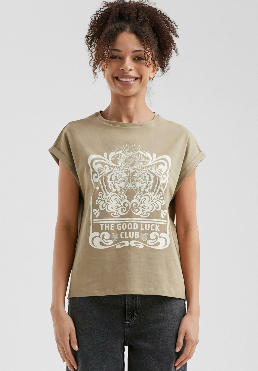 Футболка QS MIT ÜBERSCHNITTENER SCHULTER FRONT, Helles Olivgrün/Olive, Хаки, Футболка QS MIT ÜBERSCHNITTENER SCHULTER FRONT, Helles Olivgrün/Olive
Футболка QS MIT ÜBERSCHNITTENER SCHULTER FRONT, Helles Olivgrün/Olive, Хаки, Футболка QS MIT ÜBERSCHNITTENER SCHULTER FRONT, Helles Olivgrün/Olive