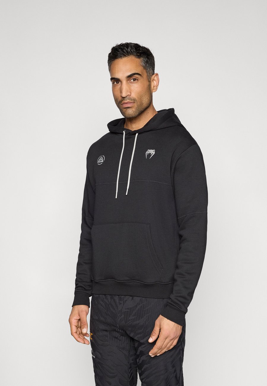 Худи Venum POLARIS HOODIES, Black/Storm Grey/Black
Худи Venum POLARIS HOODIES, Black/Storm Grey/Black